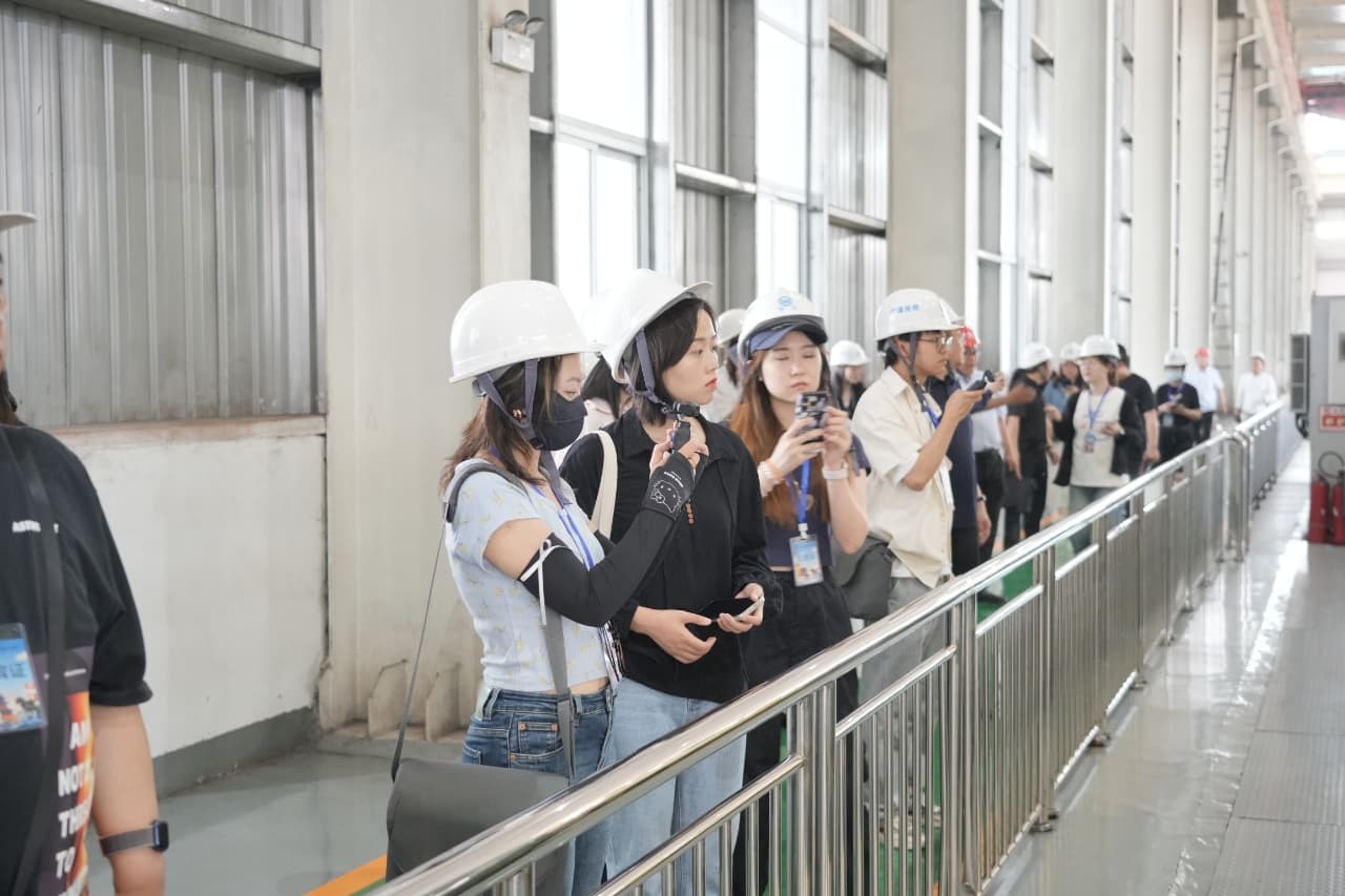 Huayang Steel Pipe ยินดีต้อนรับผู้นำระบบโฆษณาชวนเชื่อของเมืองและมณฑลและเครือข...